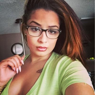 DearNiicole's profile picture. Phenomonal Lesbian. Young Goddess.