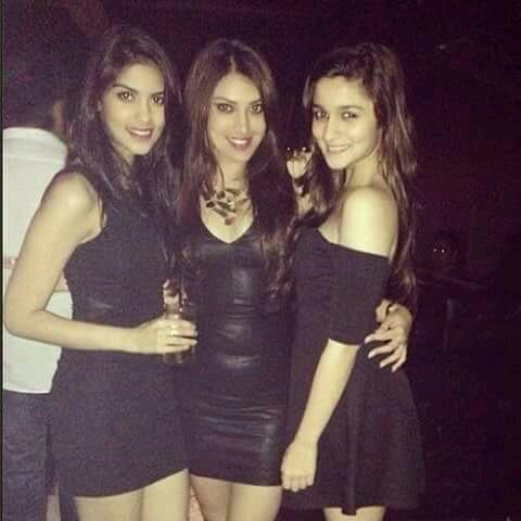 36, 24, 36.. naughty as hell,part time model, South Mumbaiya expensive chick, car fanatic,I often say #yehkyachutiyapa .DM only if u own a BMW orelse GPL.