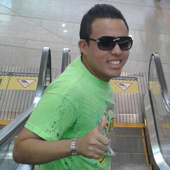 GabrielRomero_'s profile picture. Cuando la soledad del mundo se convierte en  tu única compañía y fortaleza, buscar estar  acompañado  podría hacerse una debilidad tristemente imposible lograr.