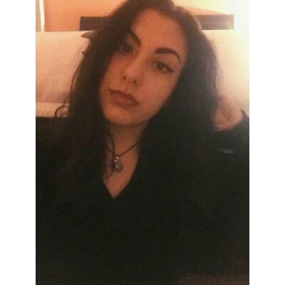 despinapapa22's profile picture. usually reading or writing