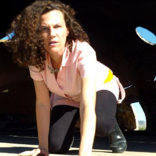 AmywithanEye's profile picture. My tweets are dumb things I would have said to the person with me, but I was alone, and tweeted them instead.