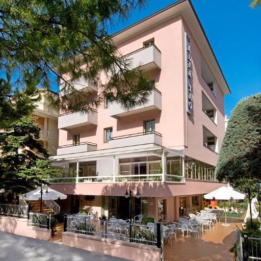 A due passi dal centro di Riccione e dal mare: hotel Alfatao, la tua vacanza perfetta in riviera.