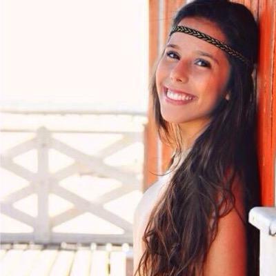 thaisfacanha's profile picture. ✞