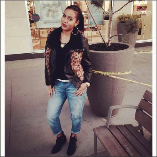 FlresLui's profile picture. La matemática es la ciencia del orden y la medida, de bellas cadenas de razonamientos, todos sencillos y fáciles. Actuaria egresada de la UNAM.