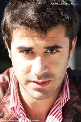 Me decidí a protagonizar mi vida... Reir nos llena la vida... Trato de tomarme el medio vaso lleno... Trascender es seguir viviendo… Instagram @alejandrobuon