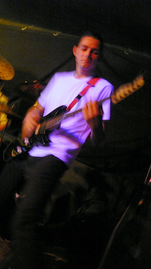 Guitarrista http://t.co/AJMkoxThn3
http://t.co/uIoVK4yZTs