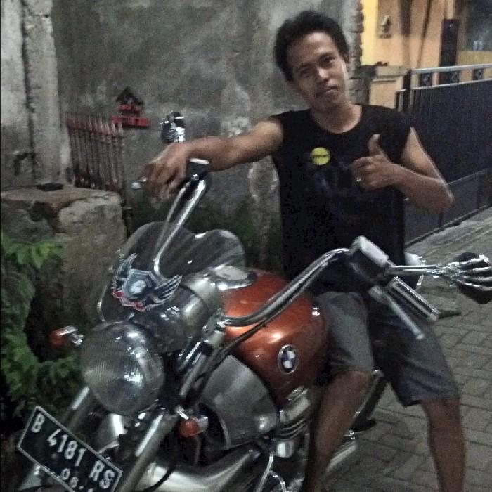 0moelyana's profile picture. 