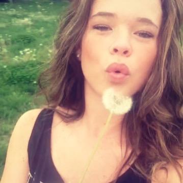 RachhhAlbritton's profile picture. wanderlust