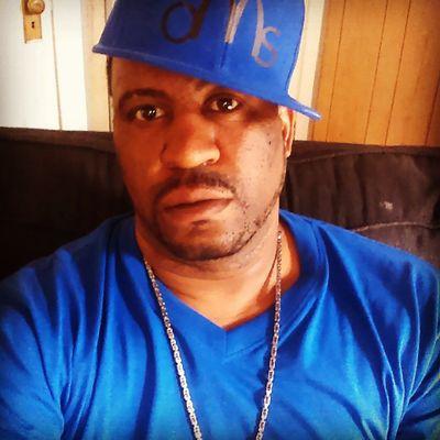 teezaleo's profile picture. 