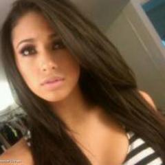 Anissa, 21 ans. Followback sinon j'Unfollow ! les timsé aux yeux bleu