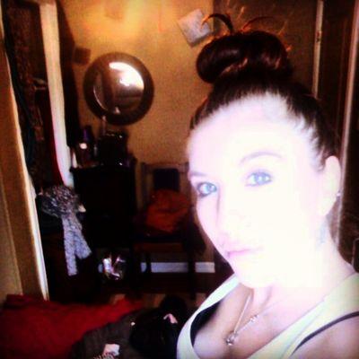 CloeCalieha's profile picture. music lover '27'greeneyes'native'three kid$'am hilarious'love to sing dance cook'sweet'honest'hard working'cuddle expert'never give up