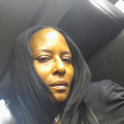 lisaenoble's profile picture. 