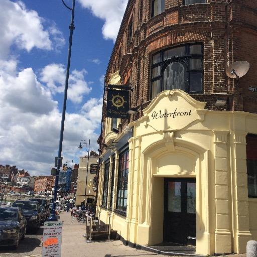 Waterfront is a newly opened bar in the picturesque setting of Ramsgate harbour. 
Enjoy a selection of quality food, beverages & weekly entertainment!