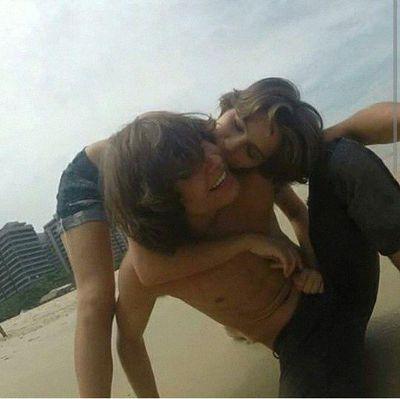 Amadurecer não é se fechar pra tudo. É entender que o que é pra ser, não te machuca, não te ilude e nem te rouba. O que é pra ser, flui.