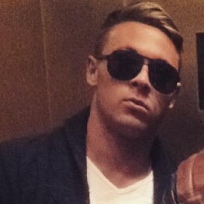 j_wieda's profile picture. can almost always tell when they dont use real dinosaurs in movies