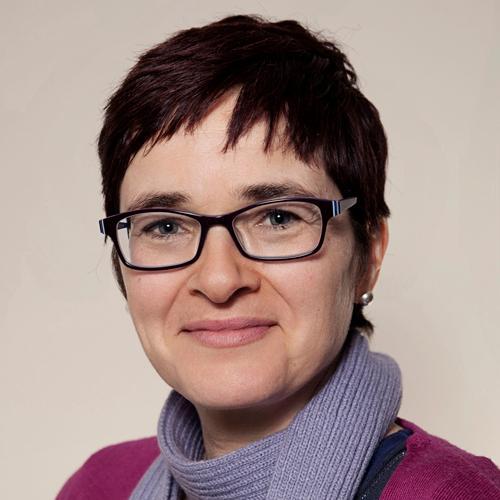Marketing consultant and direct, digital & brand management lecturer, with chaotic life outside work! Love food, food, more food...oh yes and books. About food
