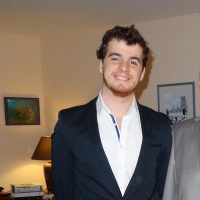 AymericRousvoal's profile picture. étudiant à @CentraleMars, responsable formation @aeecm en 2015-2016, Ancien membre @bdeecm #GALA2015 fan de @OL