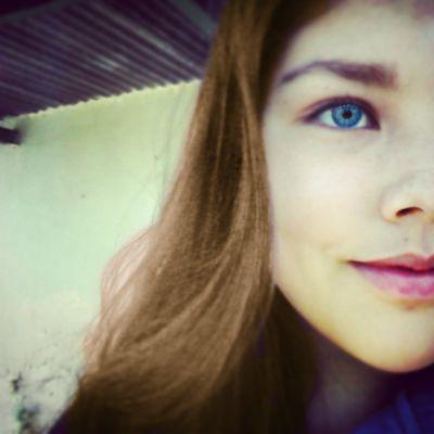 ConiiTB's profile picture. Me Gusta Demasiado El Rock. Soy Solo Una Simple Chica Bionica. Solo Quiero Disfrutar De La Vida Y la Musica. Futura Medica Forense