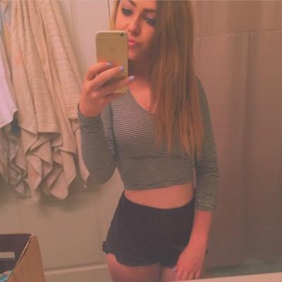 Hey Guys ! ❤️ I Post Nudes! ❤️ Fansigns = 10$ ❤️ Shoutouts = a Nude! Fav My Shit Actives Get Fansigns.❤️