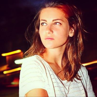 viv_paschou's profile picture. 