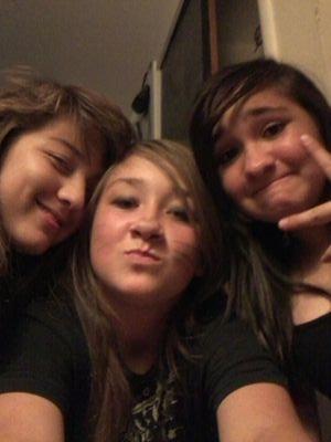 va3hhh's profile picture. I'm 12
I'm pansexual
my top 5 bands are
black veil brides
falling in  reverse  
pierce the veil
sleeping with sirens  
5 finger death punch