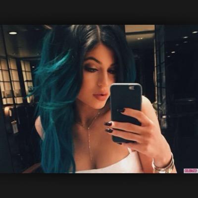 kylie Jenner = idol