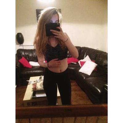 thesadgxrl's profile picture. don't judge a book by it's cover bc it may be just one hella book