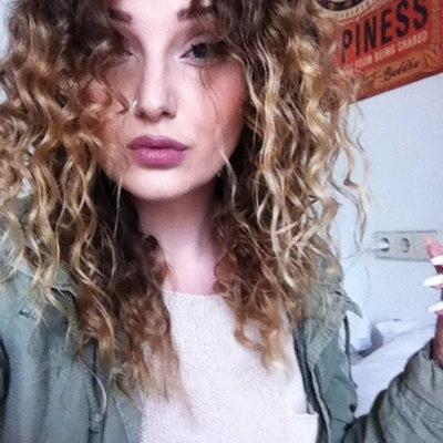 Eleeyna's profile picture. 