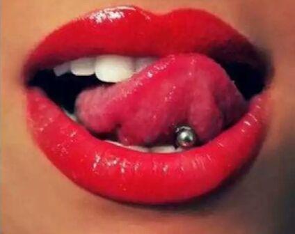 Adicta a las chuches, al chocolate y a los orgasmos. Loca como ninguna, imperfecta como cualquiera.
