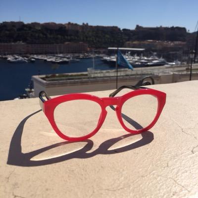 EV3LDN offer unique reading glasses that are designed to be both beautiful and durable, a special piece that fits seamlessly into a rich and vibrant life.