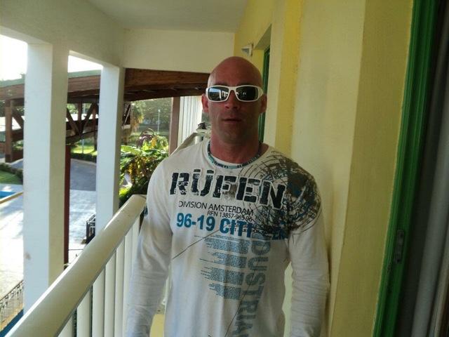 darrencallagha2's profile picture. Celebrity, funny, wanna match wits? I'll win. I can do an Amazing rendition of Pearl Jams BLACK while driving!!