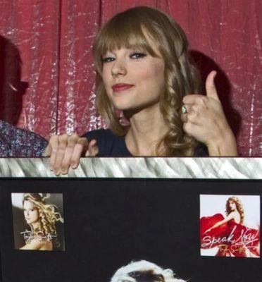 philswift13's profile picture. taylor swift & youtubers