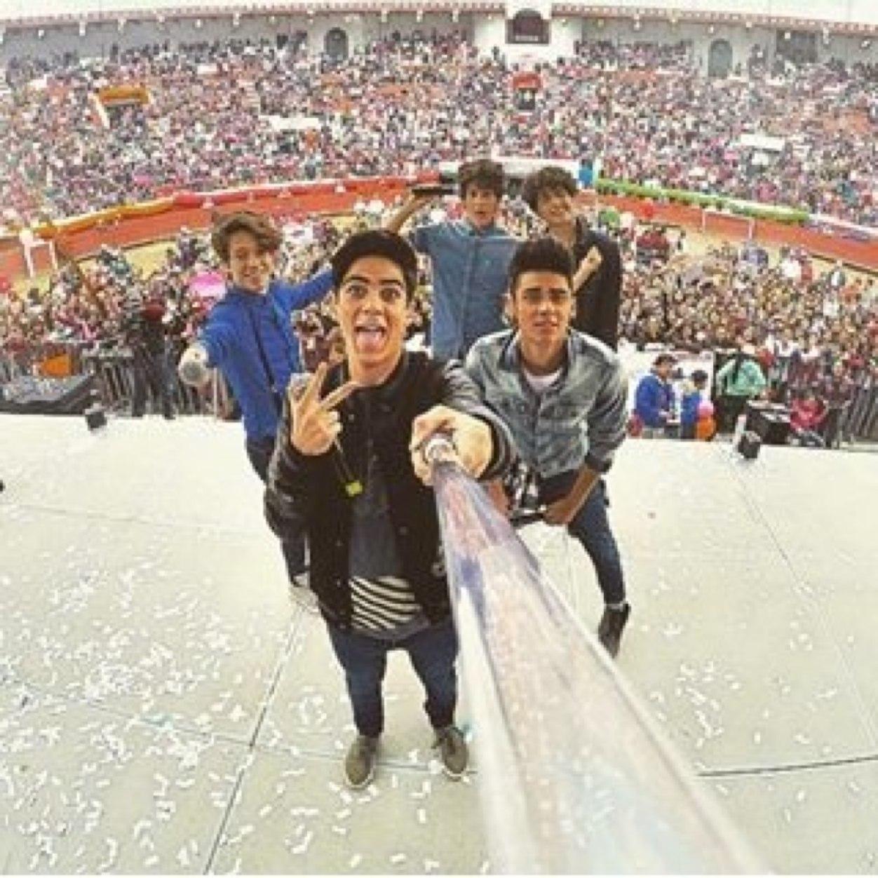 5 chavos cambiaron nuestras vidas y nos demostraron que los sueños si se hacen realidad los amo demasiado CD9