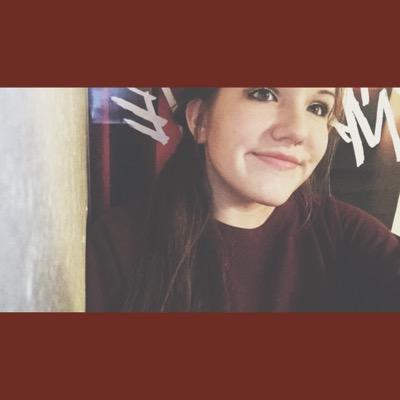 jacobinthesky's profile picture. just @mendesthebiebs go follow her !!