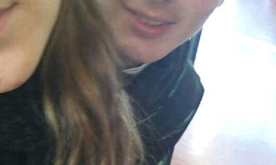 15 ans, brune au beau yeux bleus 1m65 habite a cercotte(orleans)