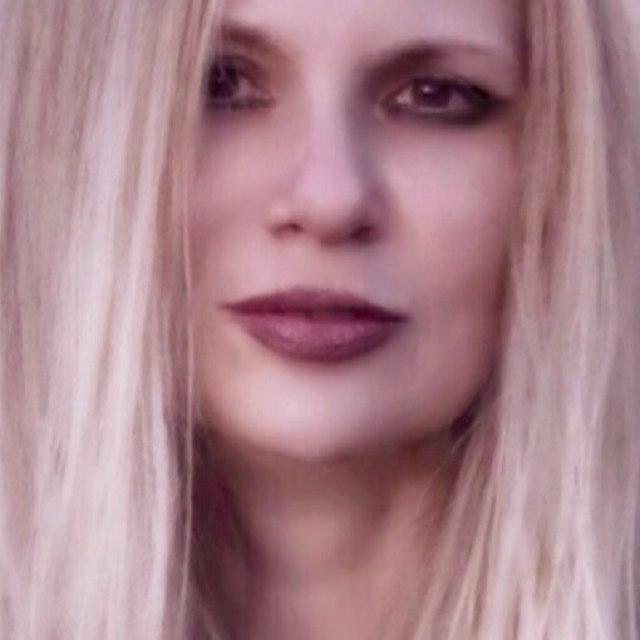 Writer of YA/NA paranormal romance inspired by the coolest people, fashion and music on the planet.