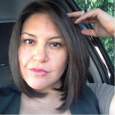 Periodista por convicción, lectora por adicción y empresaria independiente por decisión.