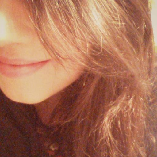 Lectora, seriéfila y cinéfila. PhD, filóloga hispánica y graduada en Lenguas Modernas. 日本語, 文化 . Profe y responsable de 📚📖 en @lahuelladigital.