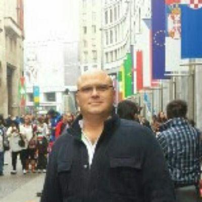 parente702's profile picture. Life's too short. Buy the damn concert tickets!