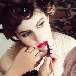 RedderThanHer's profile picture. I am the daughter of the Red Queen. The soon to be Queen has arrived, so bow down if you'd like to keep that big head of yours. {[OUAT•ElectraHeart•#OUAT]}