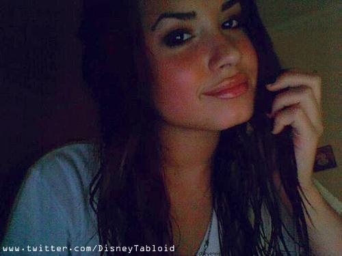 The source for the truth! No more rumors being spread, this is where they end! Follow for your REAL gossip ♥ Started 12.27.09 :)
