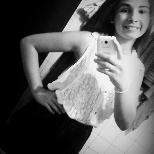 ``Deja que tu sonrisa cambie el mundo, pero no dejes que el mundo cambie tu sonrisa´´ ..