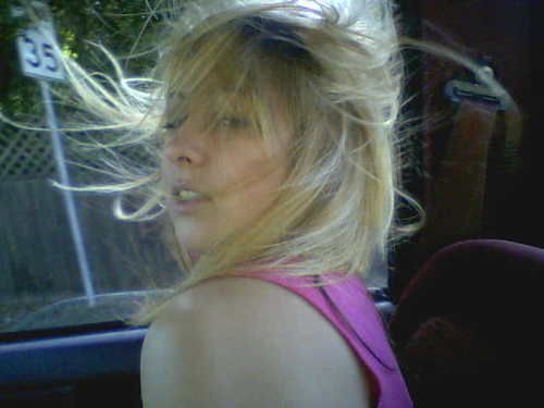 Aerrie's profile picture. Im crazy about being a photographer, am blissfully in love with the ocean and find morning dew deliciously deceptive