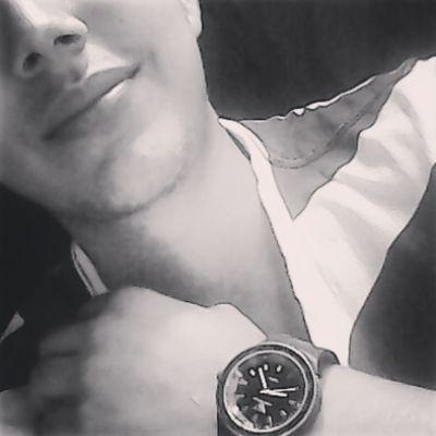 _EscritorR's profile picture. Salmos : 45 (Desde mi interior ) El rendirse jamas debe ser una opción. mejor amiga Majo ruiz @MariajoseRuiz32