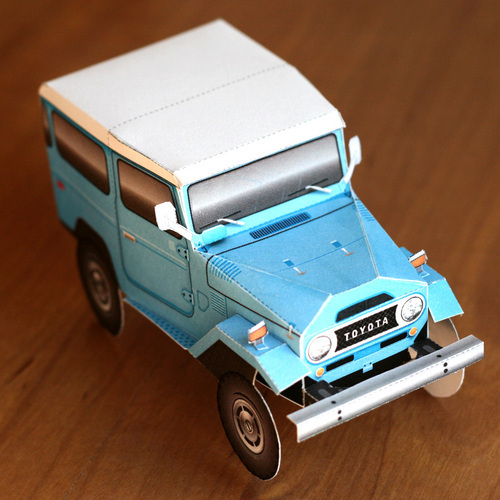 I'm just a Toyota Land Cruiser nut who makes paper models of Land Cruisers and other 4x4 vehicles!