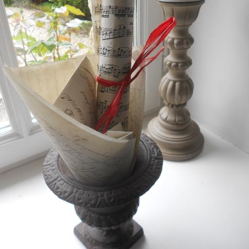 Des idées déco, des photos, des meubles patinés, des adresses shopping pour les fans de la déco de charme style campagne chic, Gustavienne ou Shabby chic.