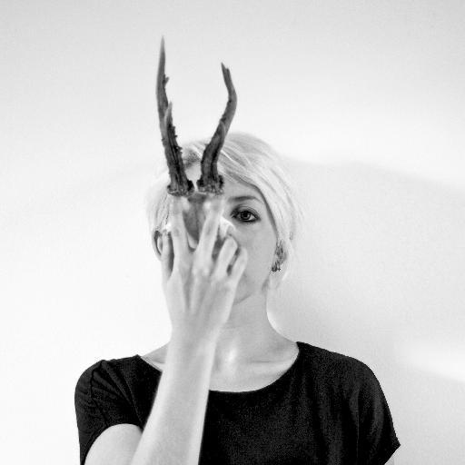 Jewelry designer & crafter, overthinker, serial dreamer