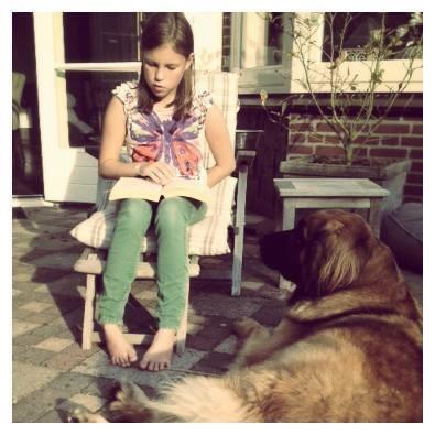 Therapydog maakt op professionele en hondvriendelijke wijze gebruik van dierondersteunende therapie en werkt samen met psychoog en kindercoach.