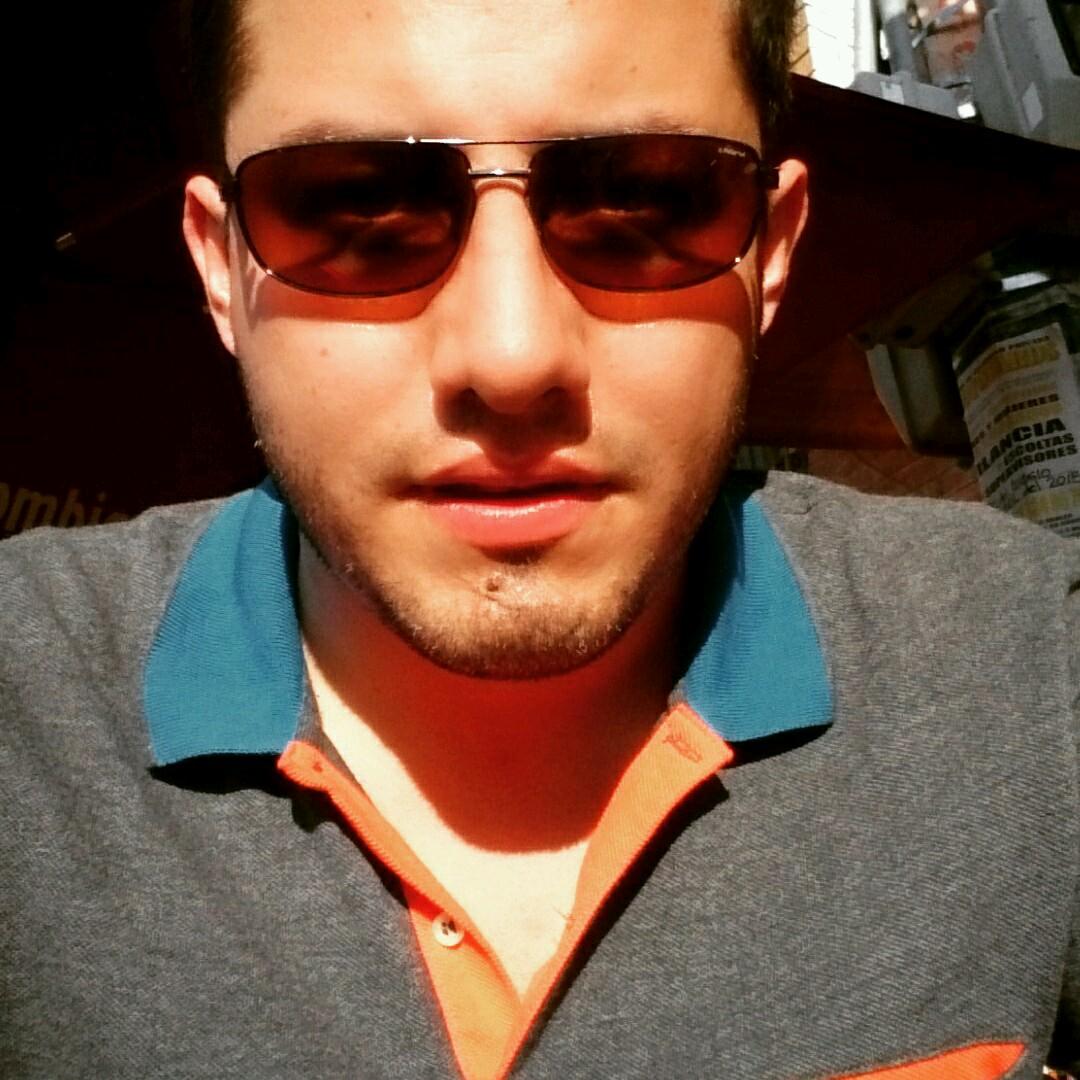 leanovaron's profile picture. 