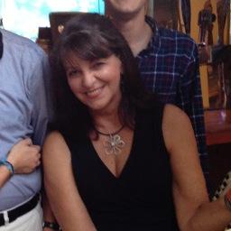 AnsleyHouseGirl's profile picture. Realtor, HouseGirl, The Uniform Project,a 501c3, Mom, Beach Lover